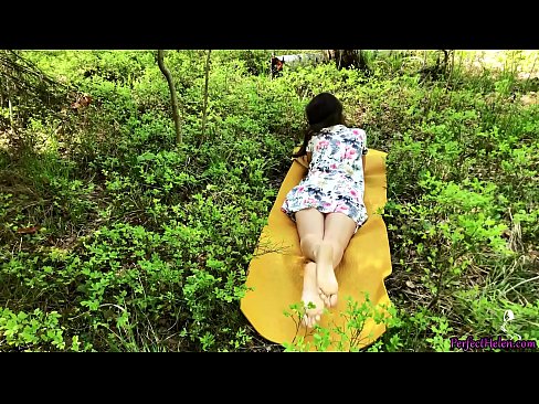 ❤️ Stranger on Tinder Masturbates My Pussy and Fucks Passionately in the woods (En främling på Tinder onanerar min fitta och knullar passionerat i skogen) Sluts at us ❌️❤