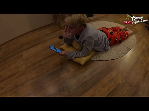 ❤️ Galna blondinen suger en enorm kuk och studsar på den - Analsex Sluts at us ❌️❤