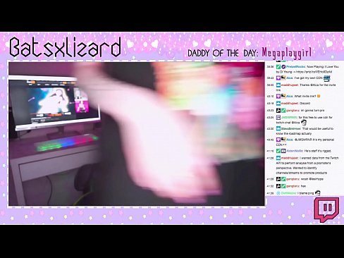 ❤️ GAMER GLÖMDE ATT STÄNGA AV STRÖMMEN OCH SPRUTAR LIVE I SÄNDNING Sluts at us ❌️❤